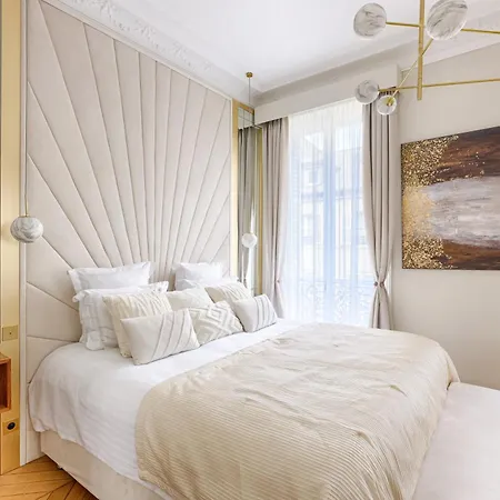 Artistic Luxury 3-Bedroom Apartment - Champs-Elysees