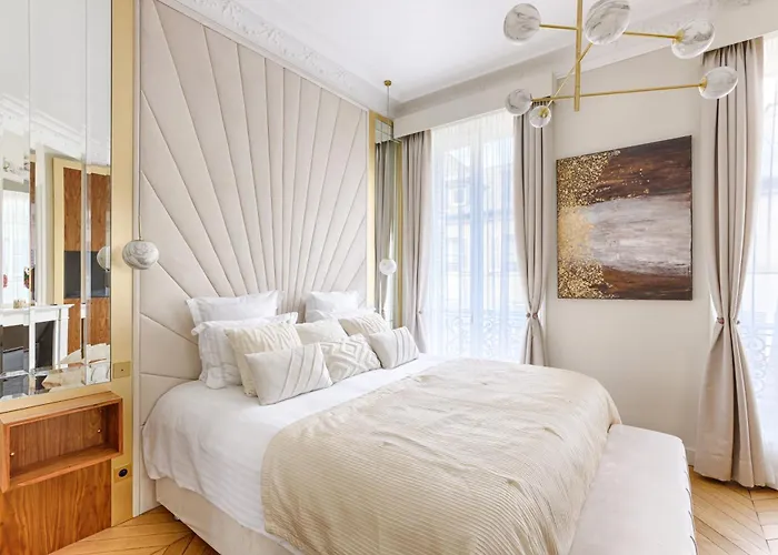 Artistic Luxury 3-bedroom - Champs-elysees
